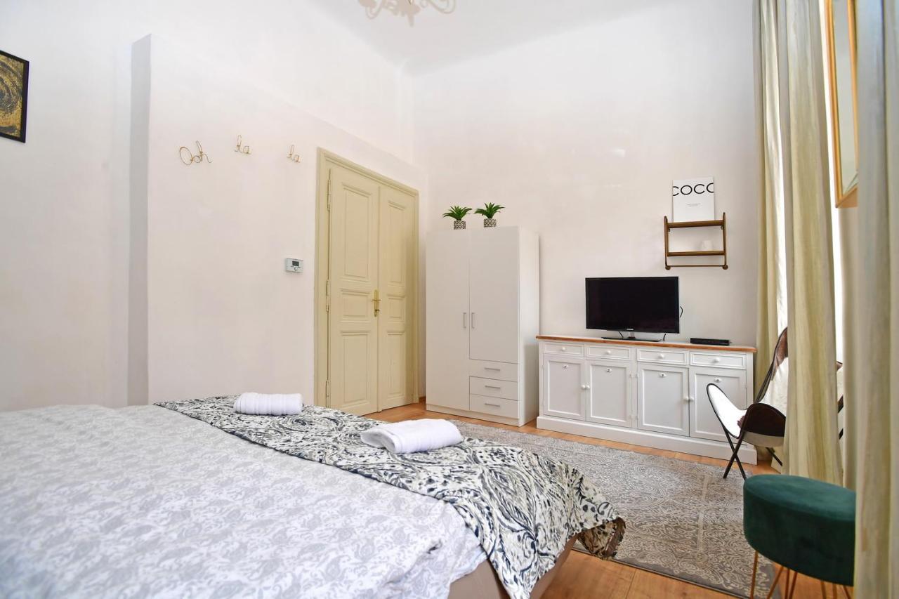 Lovely Little Cosy Apt In ปราก ภายนอก รูปภาพ